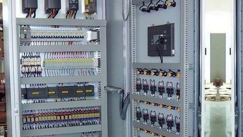 干变与油变：电机电气设备选型的关键考量